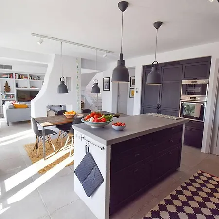 Holiday home La Orza, Luxury Center Townhouse With Pool And Parking Hansonholiday