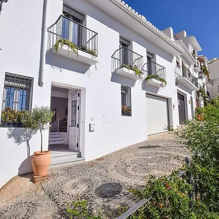 Holiday home La Orza, Luxury Center Townhouse With Pool And Parking Hansonholiday
